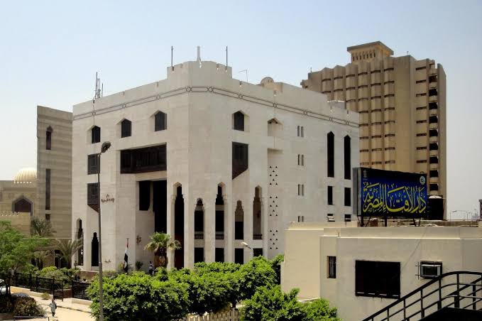 بعد دعوى جوازالفطر للمسلم الغني في رمضان وإطعام مسكين عن كل يوم.الافتاء ترد